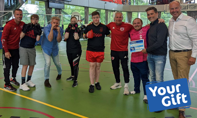 Sportclub Only Friends ontvangt donatie van Arts en Zorg!